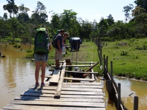101 0054 Peru - Iquitos - Weg zu Arco Iris