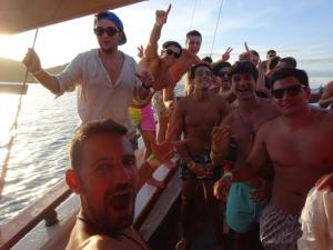 138 0044 Brasil - Buzios - Partyboat